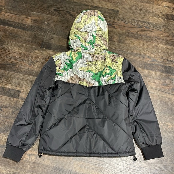 Brand new with tags LRG lightly insulated puffy jacket. Multiple sizes available - Picture 2 of 7